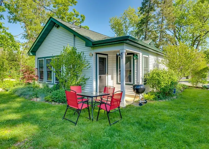 Pet-Friendly Extended Stay Walk To Delavan Lake