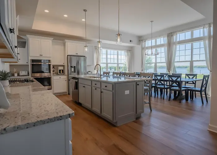 2708 Harbor Court